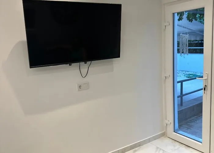 Luxury * Peraía